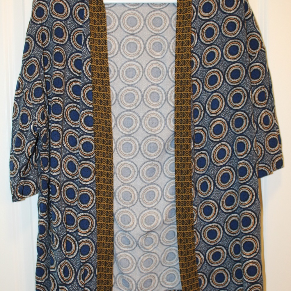 Short Sleeve Cardigan - Picture 2 of 4